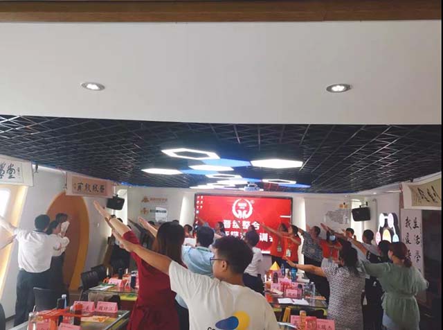 除了接送校和午餐晚餐托管中心还需要做什么