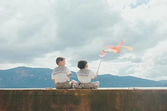 孩子“窝里横，外面怂”？多半和父母这3种行为有关