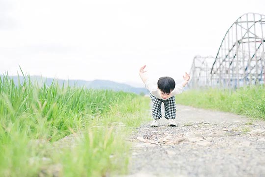 孩子“窝里横，外面怂”？多半和父母这3种行为有关