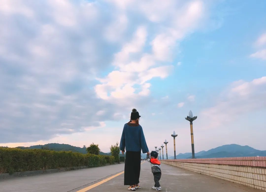 孩子总是拖拉磨蹭、讨价还价，与其吼他骂他，不如这样说，简单又有效
