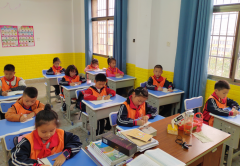 晋级托管学堂：嘴笨爸妈别慌！这5句 “暖心话”，比大道理更能养出内心强大