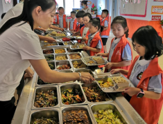晋级托管学堂：孩子总赖床、白天没精神？3招帮他爱上早起，抓住一天黄金学