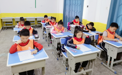 拼音打得飞快，提笔却忘了怎么写？孩子的“书写危机”该重视了