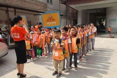 小学门口站了1小时，我这个托管老兵后背发凉