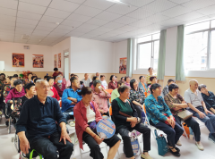 一个托管班，凭什么比养老院更懂老人？